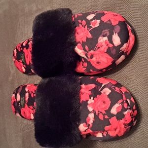 Victoria's Secret Slippers - Large (9)